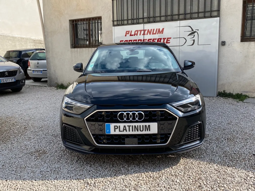 Réparation d’une Audi A1 sur Carnoux après impact sur l’aile avant gauche avec franchise offerte selon assurance