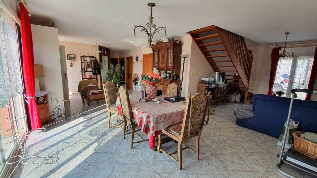 A vendre spacieuse Villa à rafraîchir de 185 m² habitables, 3/4 chambres, à proximité immédiate de la mer, 76910 Criel sur Mer, en Seine-Maritime (76)