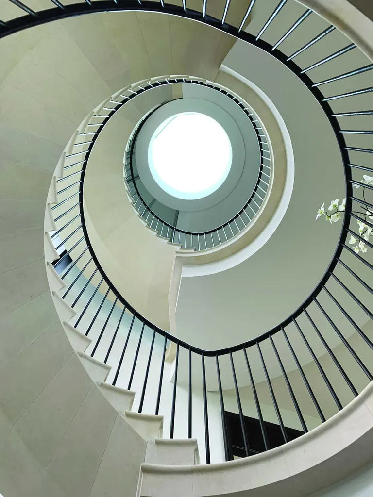 Escalier hélicoïdal, ou escalier en colimaçon en pierre naturelle