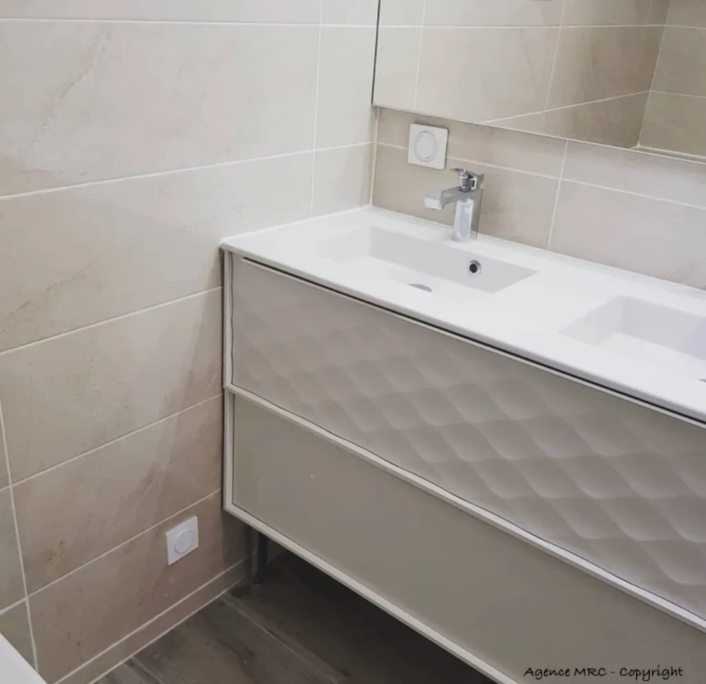 Architecture intérieure Penne-sur-Huveaune 13821 salle de bain vasque carrelage