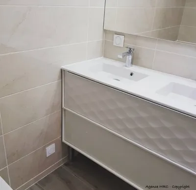 Architecture intérieure Penne-sur-Huveaune 13821 salle de bain vasque carrelage