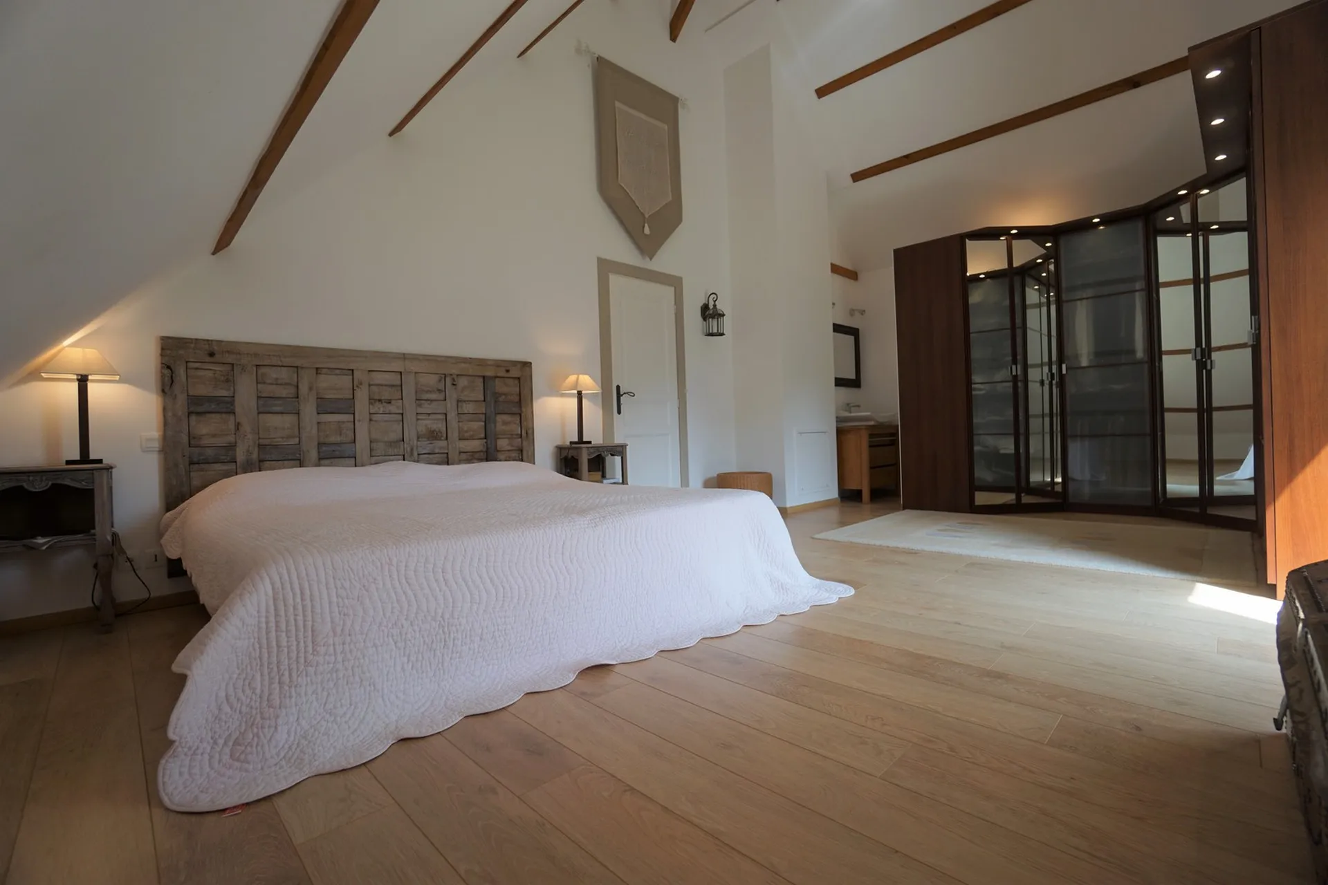 Maison contemporaine à vendre sur 6 Hectares au calme, en parfait état