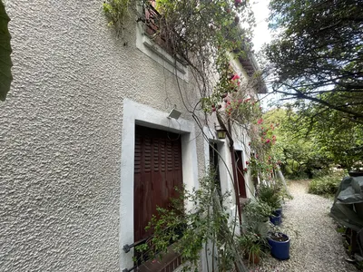 Exclusivité Vente Maison projet  à rénover à Chatou, protégée par un écrin de végétation , unique, grand jardin