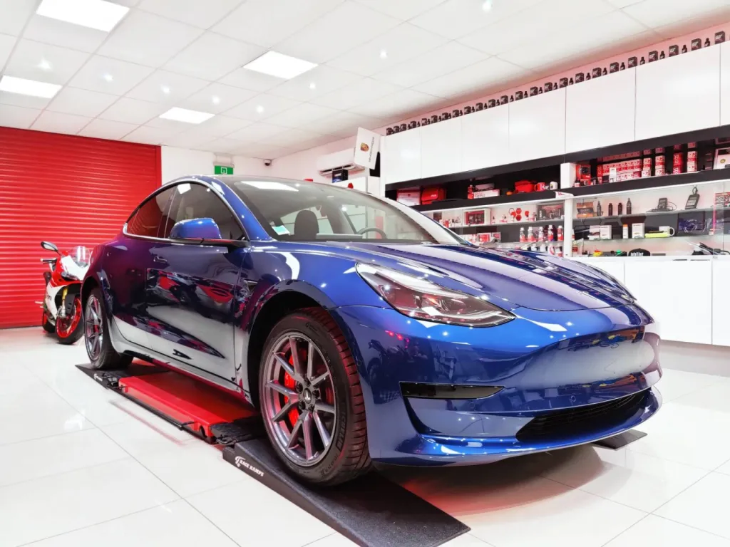 TESLA MODEL 3 - PPF FACE AVANT + BAS DE CAISSE + CERAMIQUE GTECHNIQ A VALENCIENNES