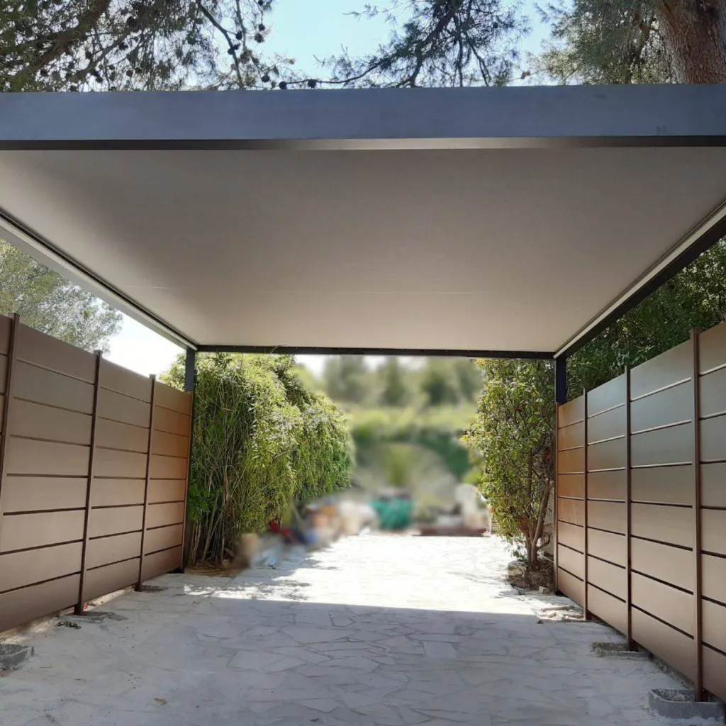 Pose d'un carport sur mesure à Salon-de-Provence
