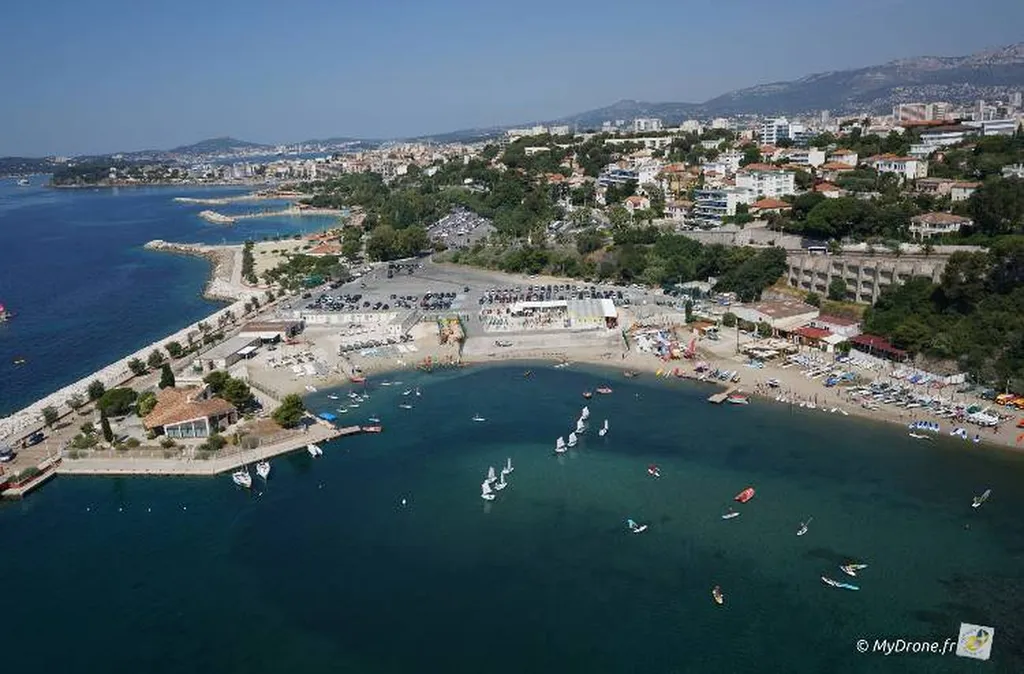 Visiter Toulon en VTC pour un groupe de 6 personnes avec un chauffeur bilingue anglais