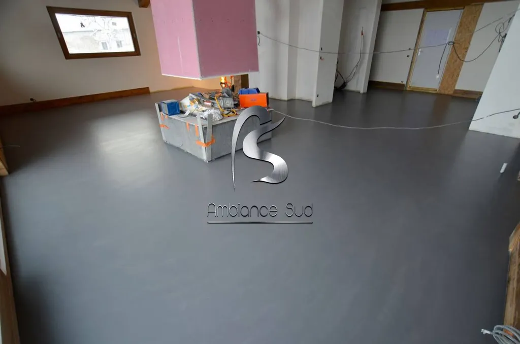 SOL EN BETON CIRE TALOCHE ANTHRACITE EN SAVOIE