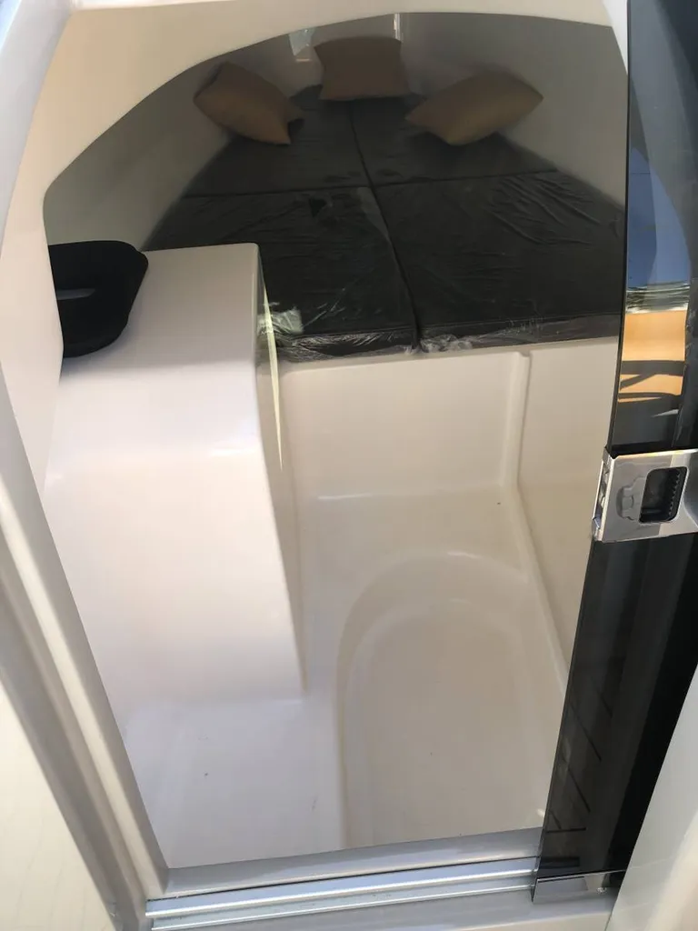 Bateau à moteur 8 personnes Libra Cabin 650 neuf à vendre à Schoelcher La Martinique