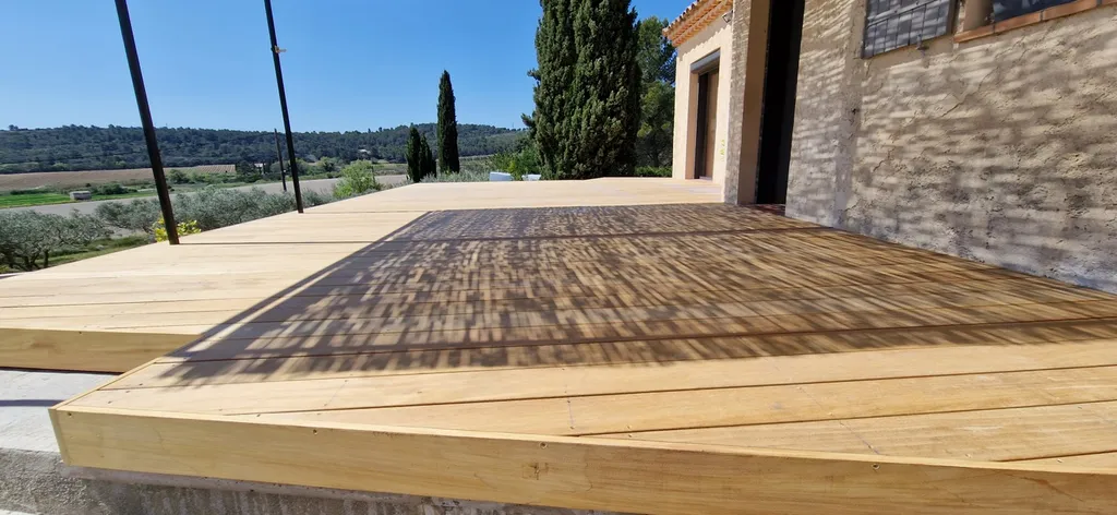 terrasse en garapa à Ventabren