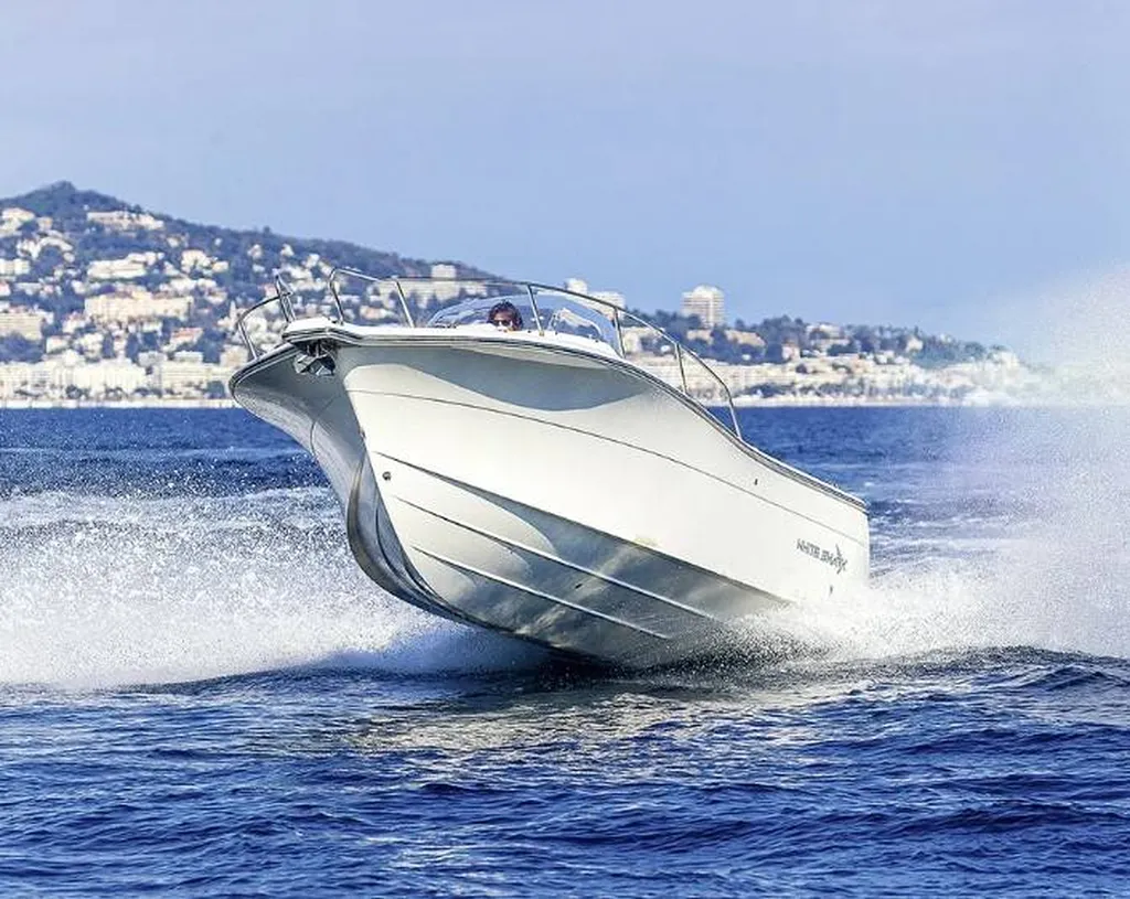 Bateau sportif White-Shark Evo 240 SC à Sanary-sur-Mer