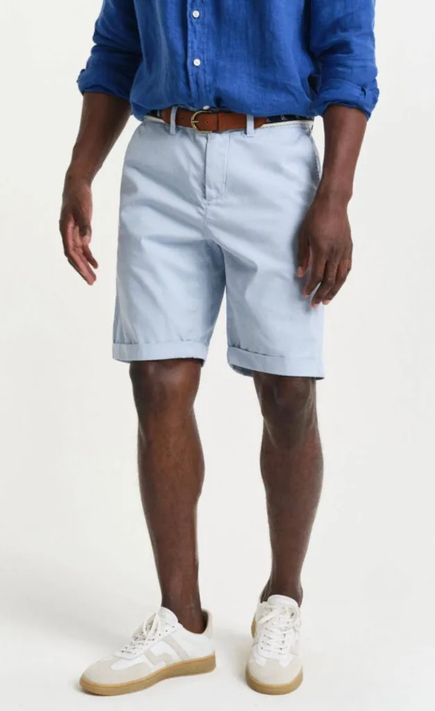 short chino de Gant bleu ciel pour un look estival parfait à Dieppe