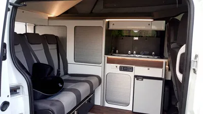 Fourgon aménagé en camping-car dans le Var