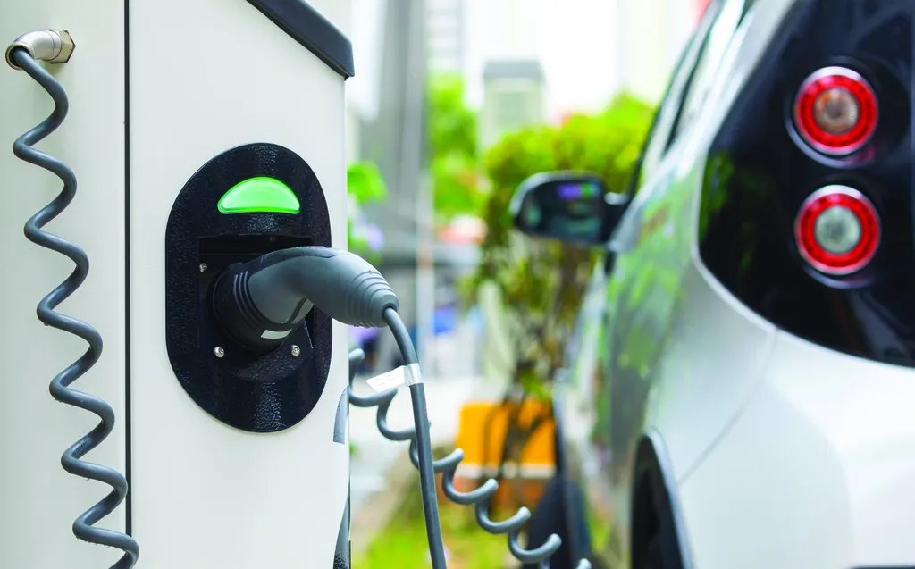 Bornes de recharge électrique pour hôtels, restaurants et commerces en Gironde (33) : un atout client durable