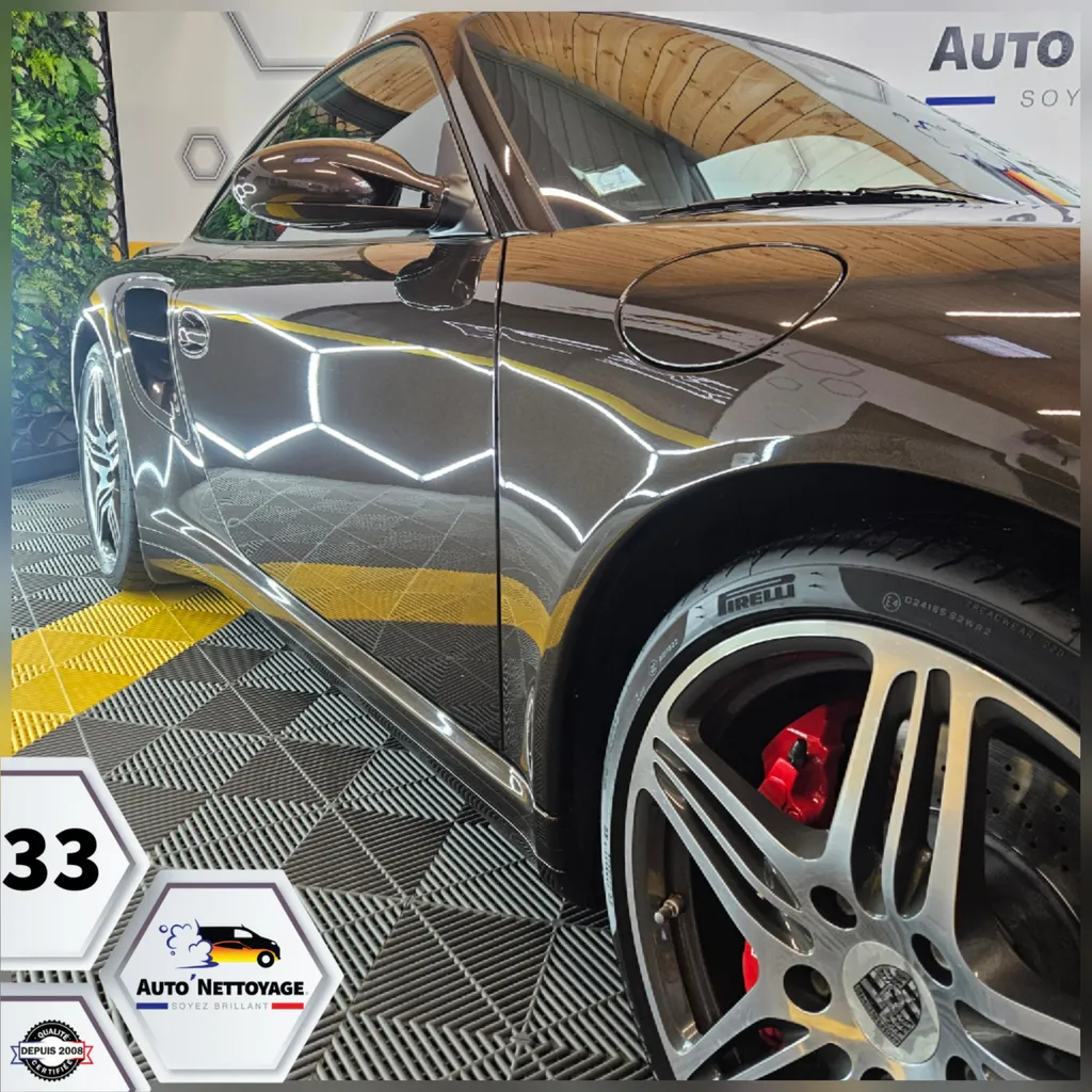 ​Sublime rénovation d'une Porsche avec lustrage complet et protection céramique longue durée dans notre centre Auto'Nettoyage à Marcheprime