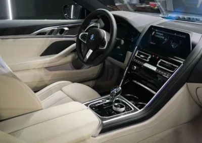 Polissage haute précision et application de céramique pour une surface lisse et protégée. #Detailing #CarDetailing #BMWM8