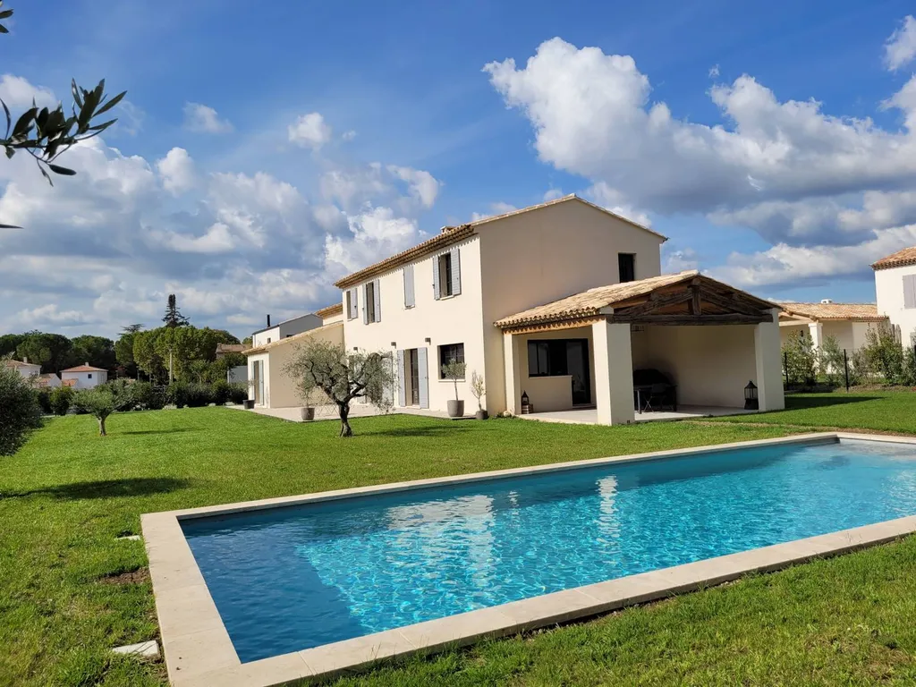 Constructeur de maisons individuelles haut de gamme totalement sur mesure à Aubagne dans les bouches du Rhône