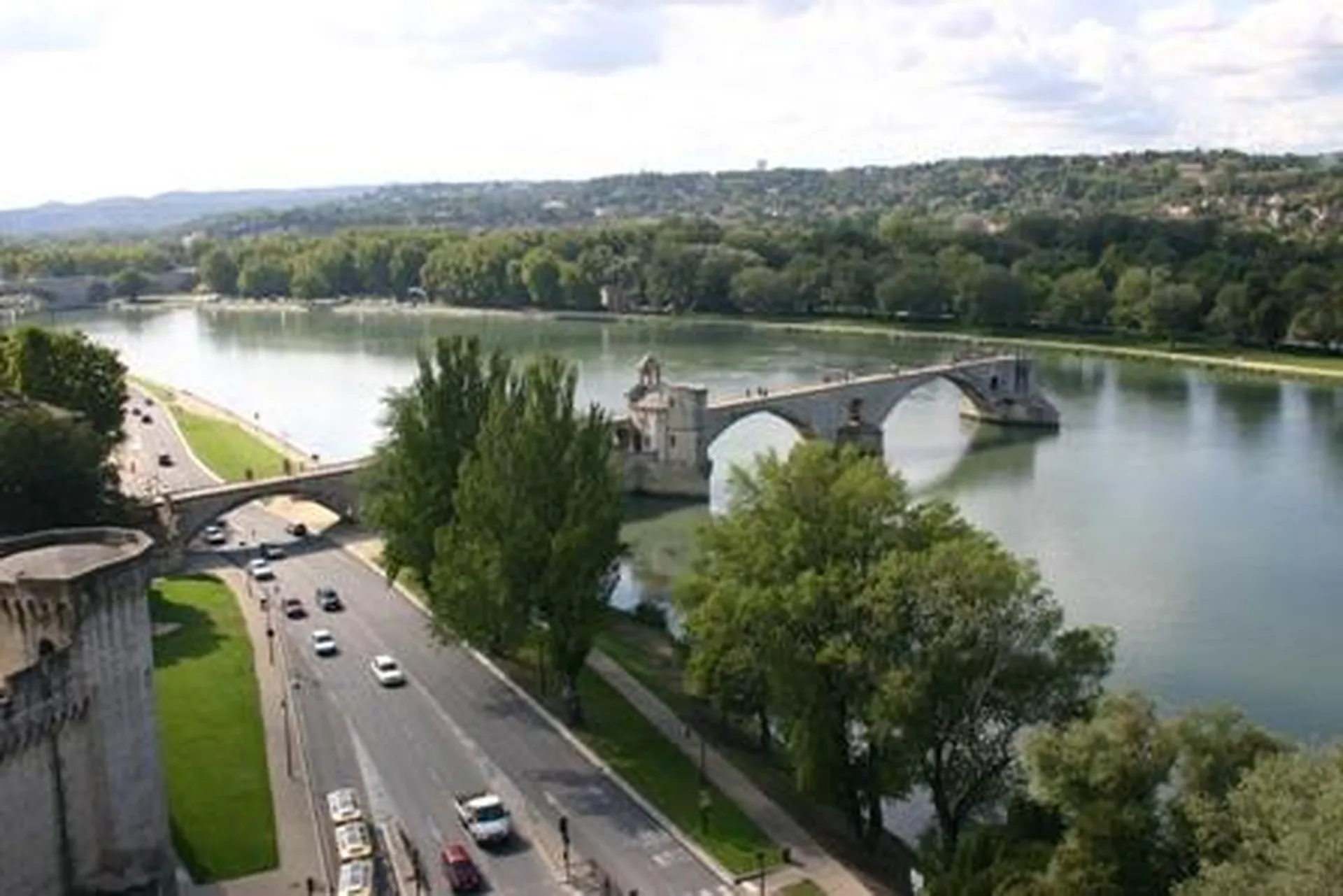 Maison proche Avignon en pierres apparentes construite à la fin du 18ème siècle