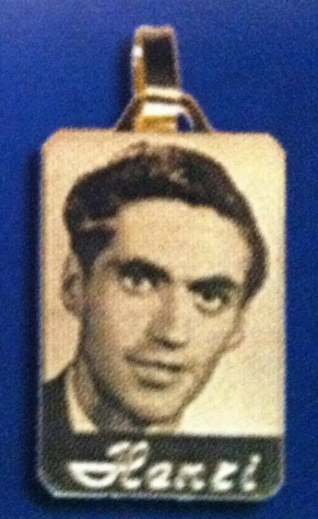 Medailles gravure en or jaune 18 carats avec photo et prénom