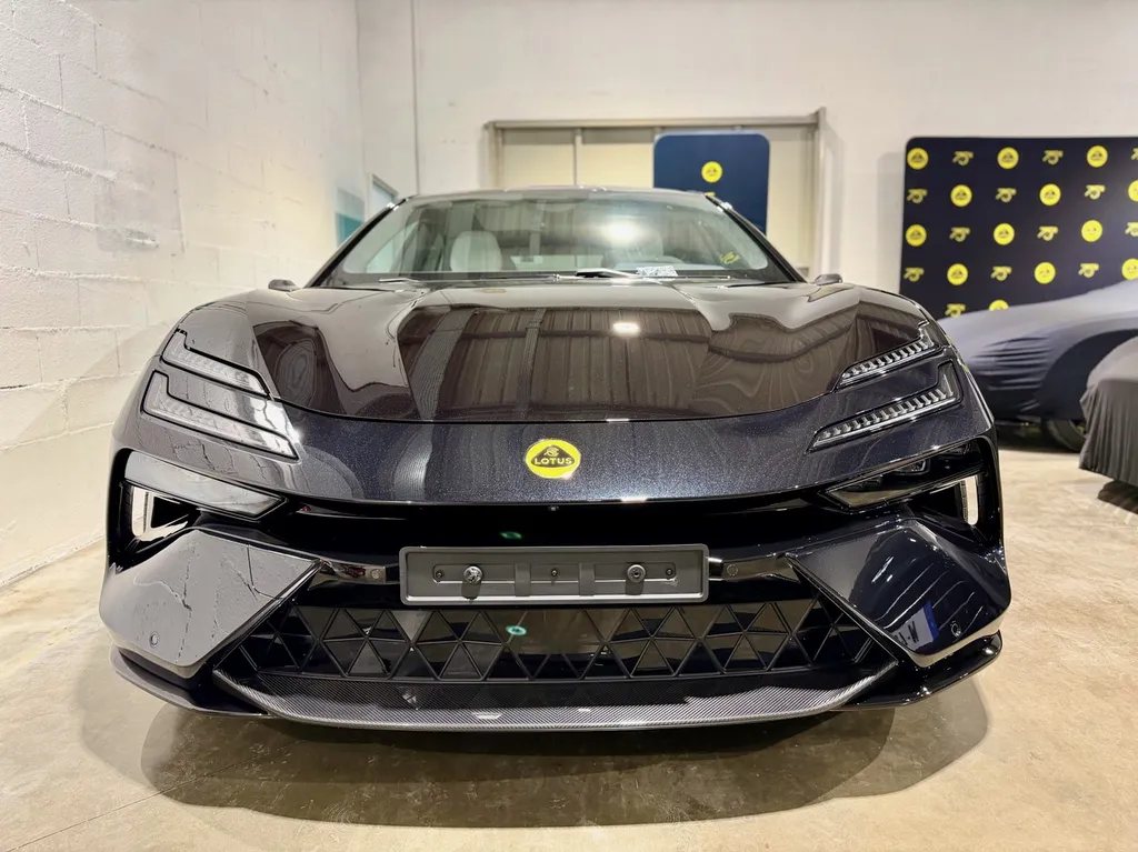 Lotus Emeya sublimée par EMB DETAILING à Vaugneray – Traitement céramique haut de gamme près de Lyon