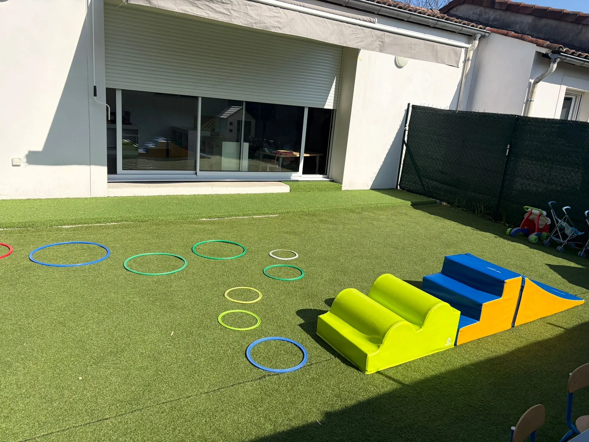 Confier votre enfant à la Micro-crèche Baby Love Senaous Escalquens experte en pédagogie bienveillante et éveil sensoriel
