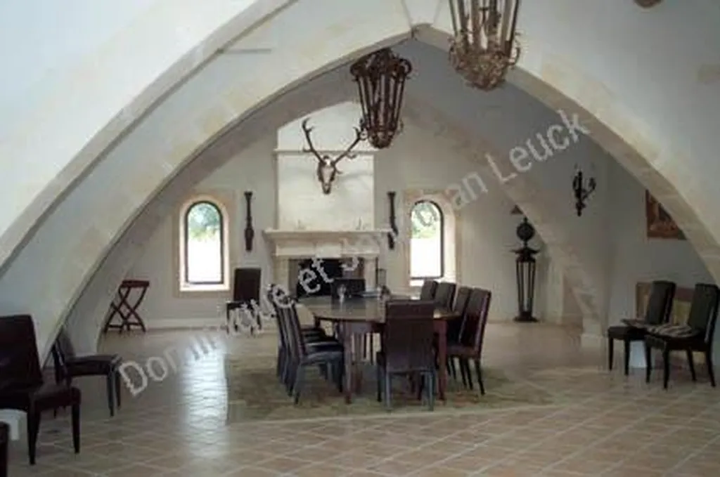 Encadrement en pierre de Fontvieille