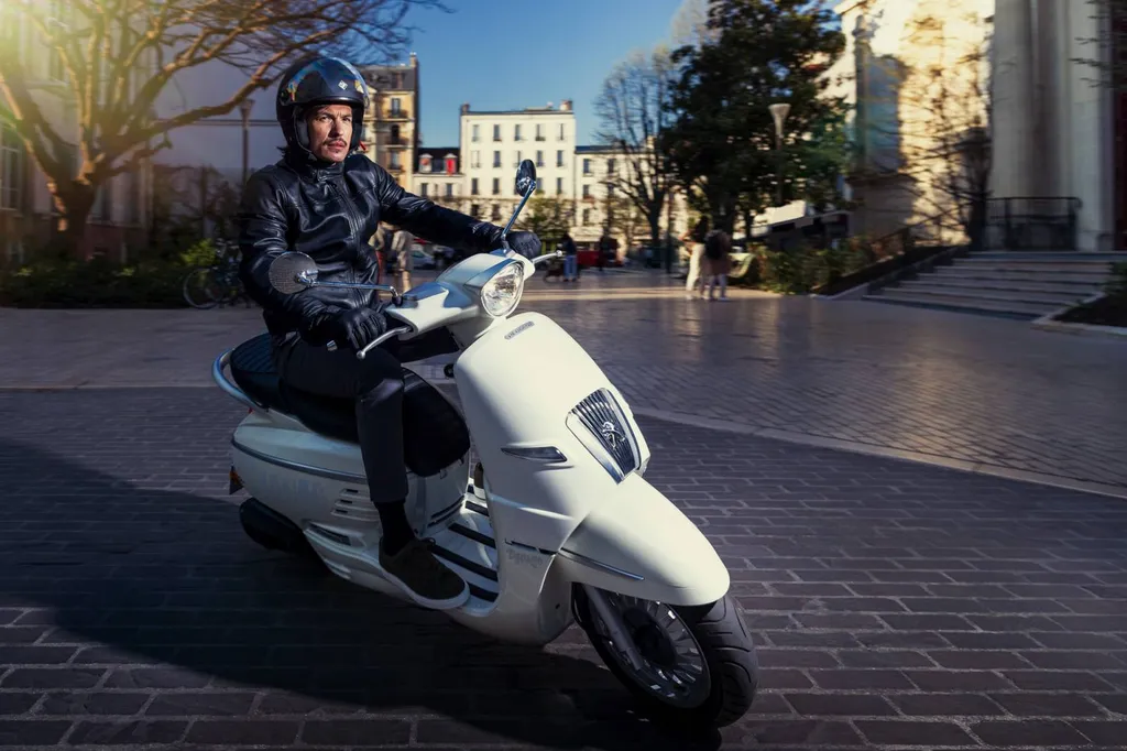 SCOOTER NEUF PEUGEOT DJANGO 50 4T BRIGHT EURO 5 LA SEYNE SUR MER