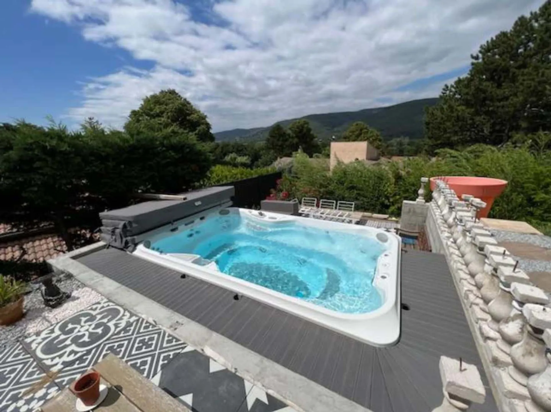 Investir dans un spa jacuzzi extérieur enterré à Valence