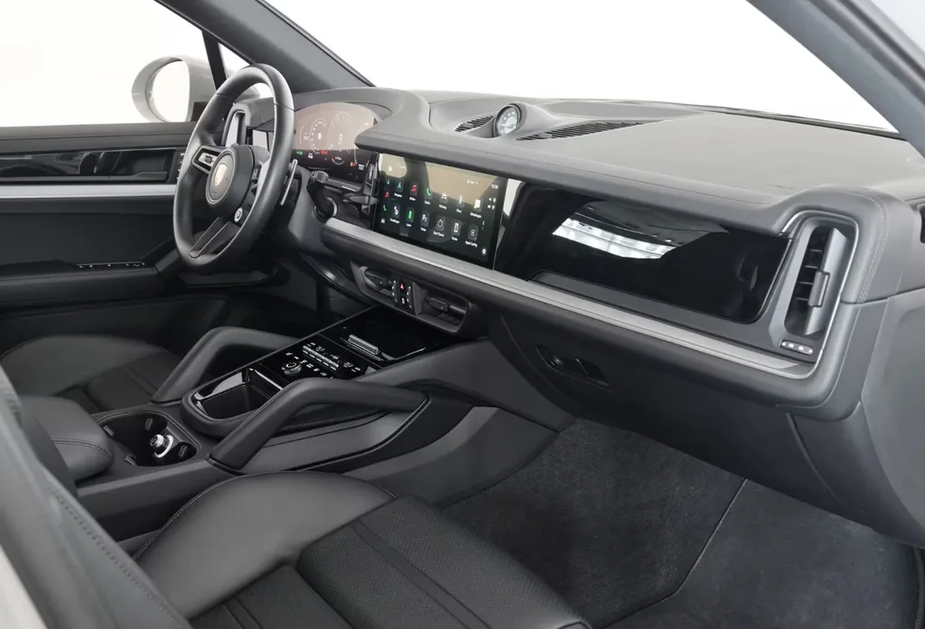 A vendre sur bordeaux Porsche Cayenne E-Hybrid 470 ch 2024 Facelift– Full Options – Garantie Porsche Approved