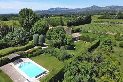 Carpentras - Proche du village de Caromb, Mas en pierres, 2 habitations distinctes, piscine et vue Mont Ventoux.