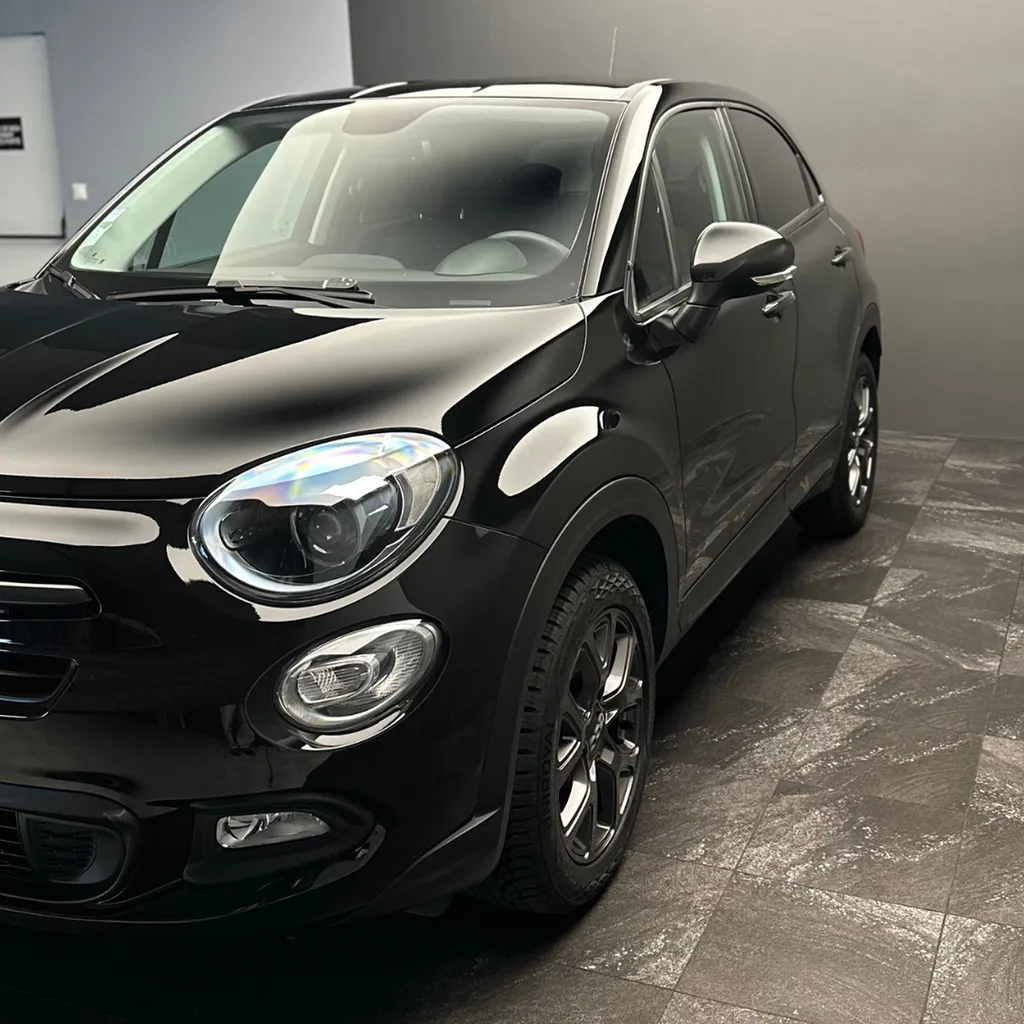 Lustrage brillance sur un FIAT 500 X près du Mans