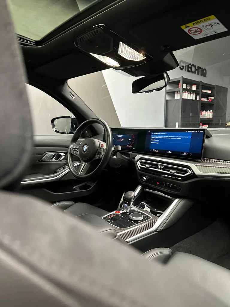 Lustrage brillance sur une BMW M3 Compétition à notre atelier au Mans (72)