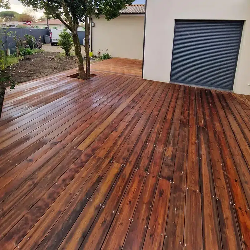 Création de terrasse en bois haut de gamme : réalisation sur mesure en Gironde