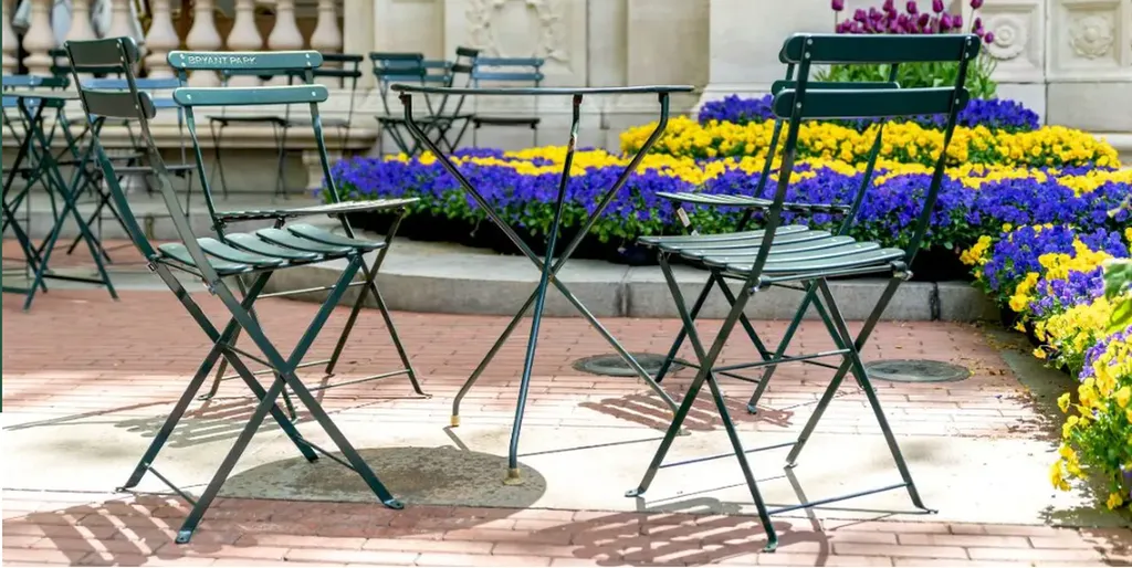 Gamme Bistro extérieur – mobilier pliant acier design terrasse à Marseille, Région PACA pour cafés et espaces professionnels modulables