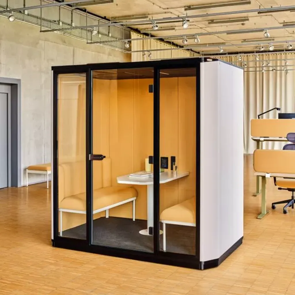 Cabine acoustique Calo 4 personnes spacieuse et isolante en région PACA : idéale à Marseille, Aix-en-Provence et Toulon pour réunions confidentielles