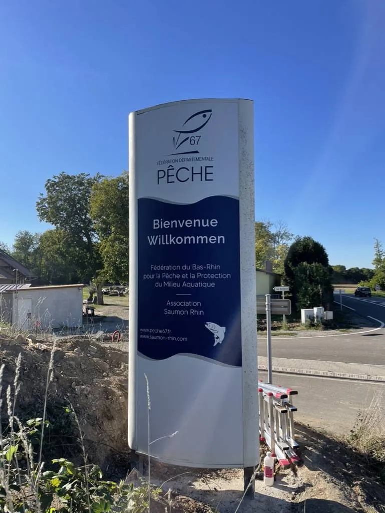 mise en place d'un totem signalétique à Strasbourg