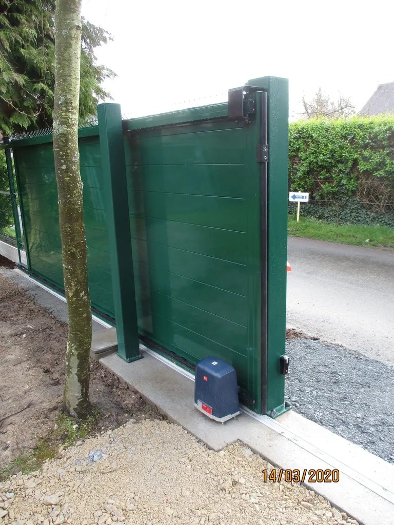 Installation de Portail coulissant motorisé, Clôtures de jardin et Portillon en aluminium à Lieurey dans l'Eure 27 et ses Alentours