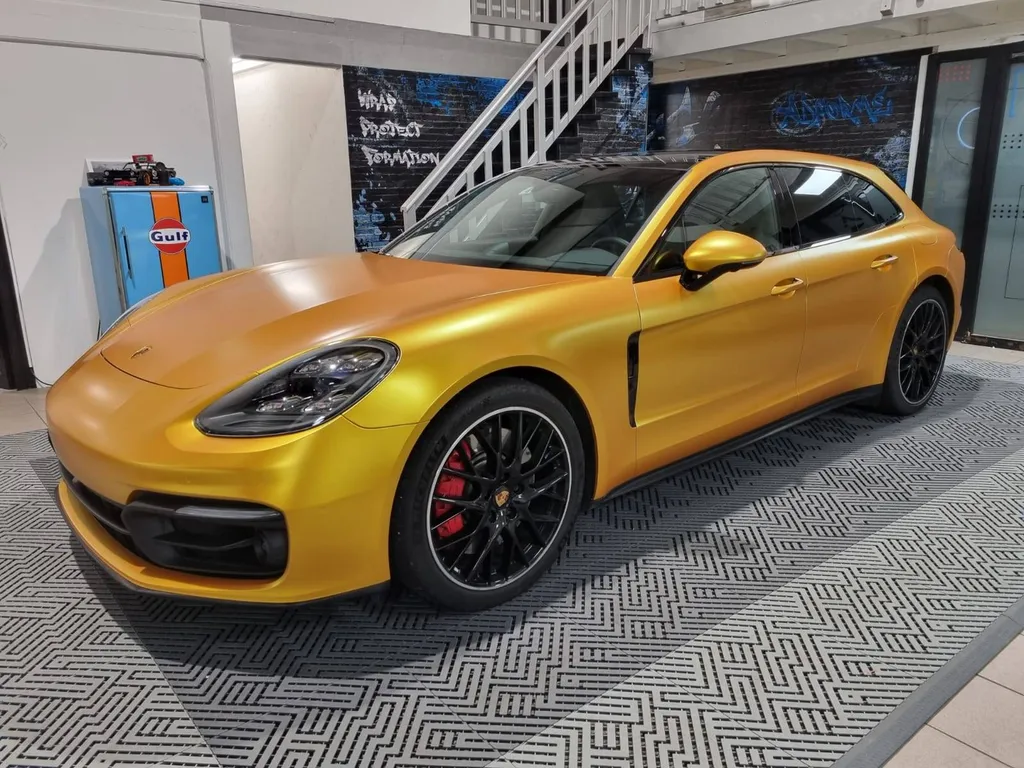 Total covering sur une Porsche Panamera E-Hybrid dans la région de Lyon