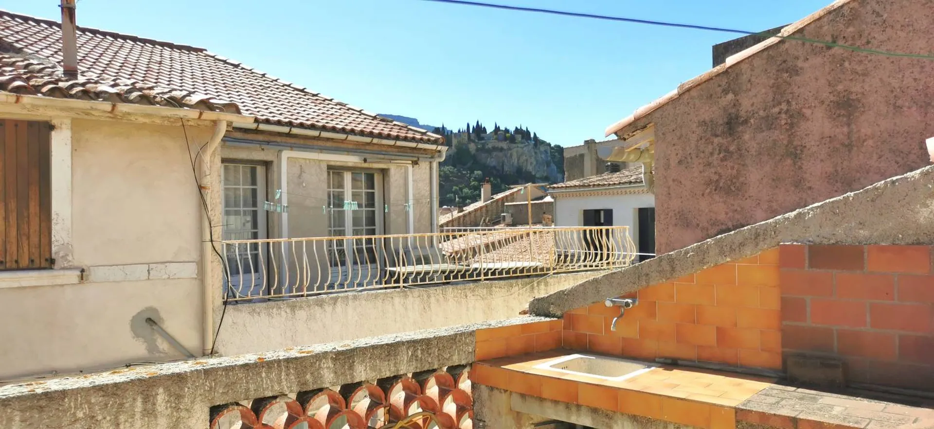 Vente maison de ville T5 Cassis centre historique  à quelques pas du port avec terrasses et vue village