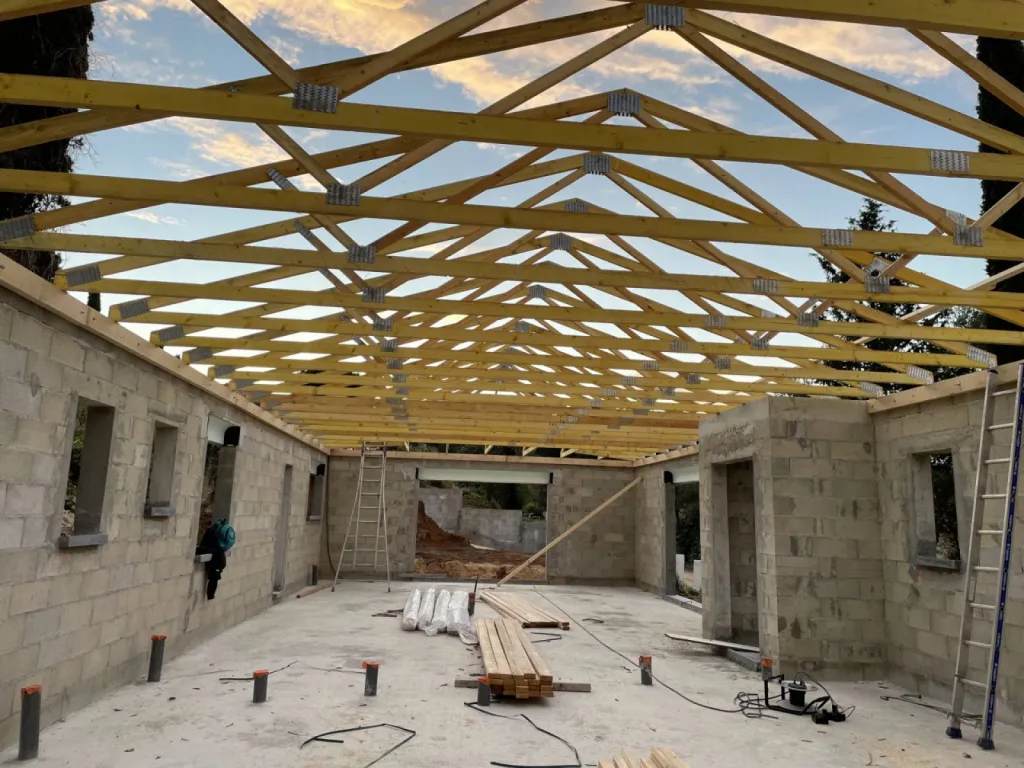 Création d'une charpente bois à Evenos 