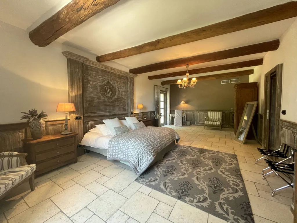 Superbe propriété avec dépendances au pied du Mont Ventoux   