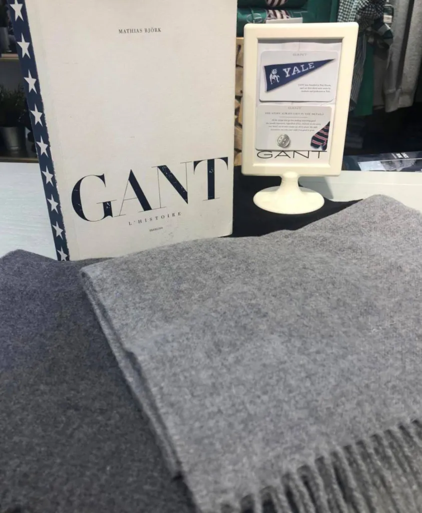 écharpe en laine GANT Dark Grey Melange chez La Suite by Urban Chic à Dieppe