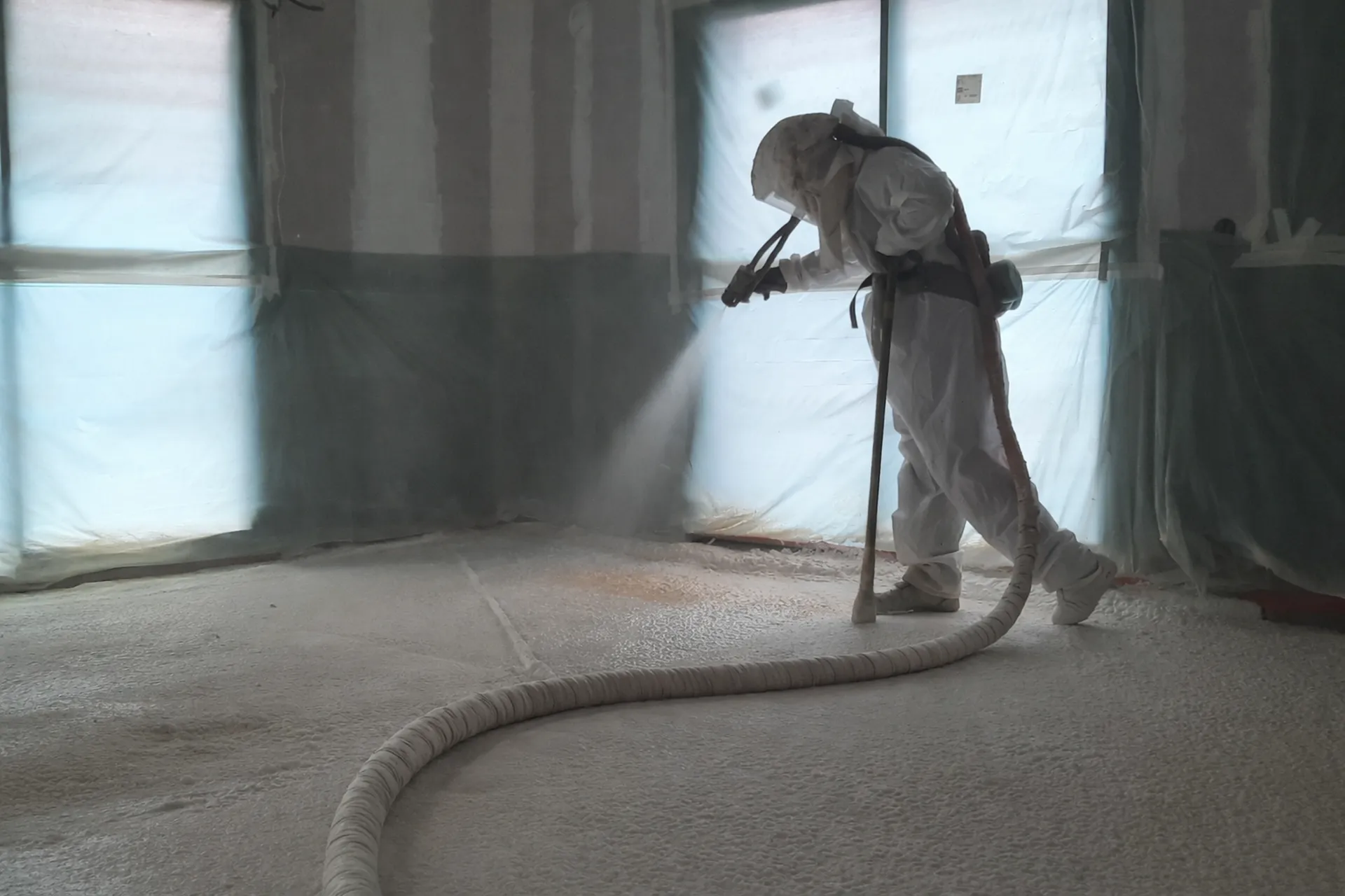 Isolation de sol par projection de mousse polyuréthane 