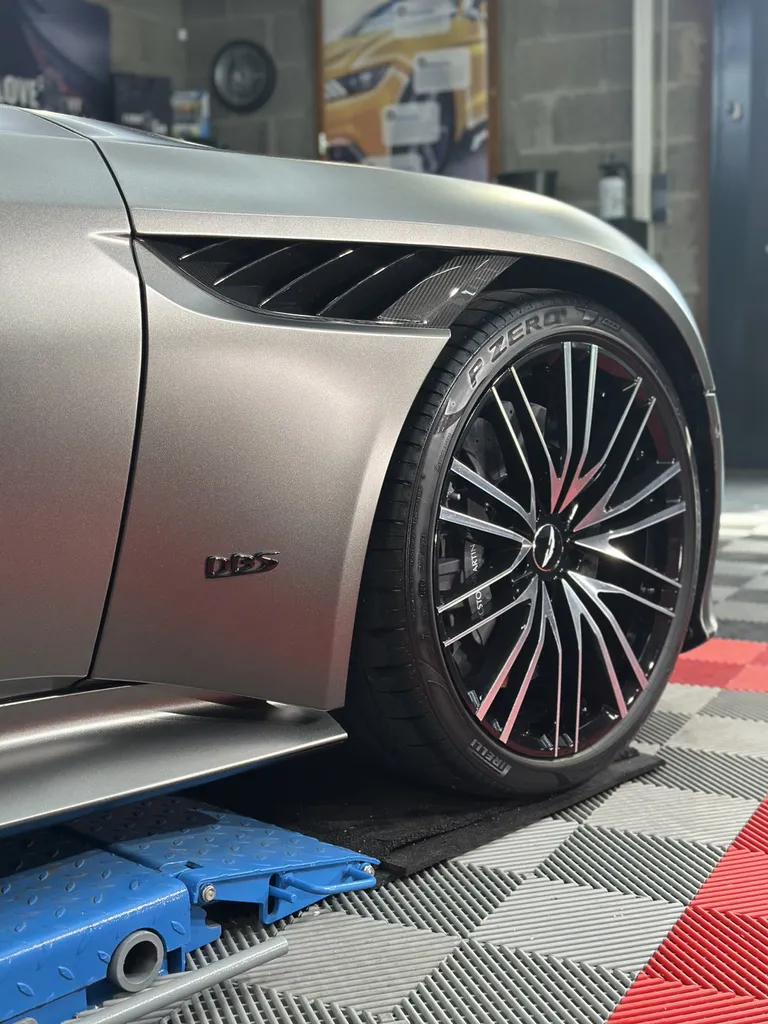 PPF complet sur Aston Martin DBS matte chez EMB Detailing proche Villefranche sur Saône 