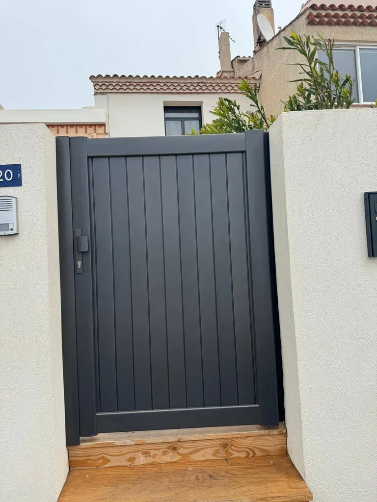 Découvrez l'Élégance et la Sécurité Redéfinies avec les Portillons et Portails Signés SMA sur Martigues