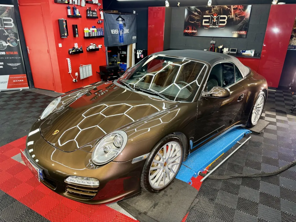 Traitement céramique Porsche 997 Cabriolet à Vaugneray – Detailing haut de gamme pour passionnés Porsche près de Lyon