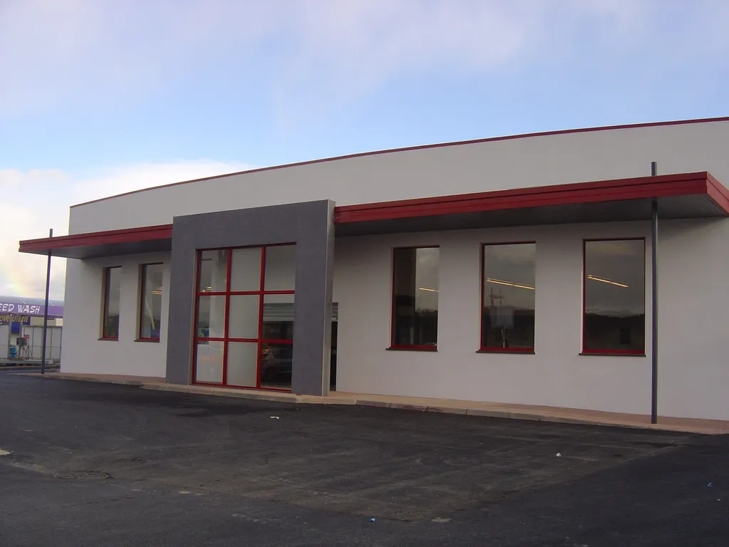 Réaménagement d’un laboratoire alimentaire, création d’un magasin et de bureaux de 1 500 m² à Lézignan Corbières