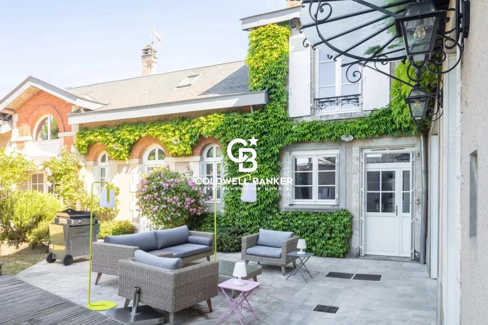 Maison de Maitre du XIXème Siècle, hôtel particulier avec grand jardin au Mans