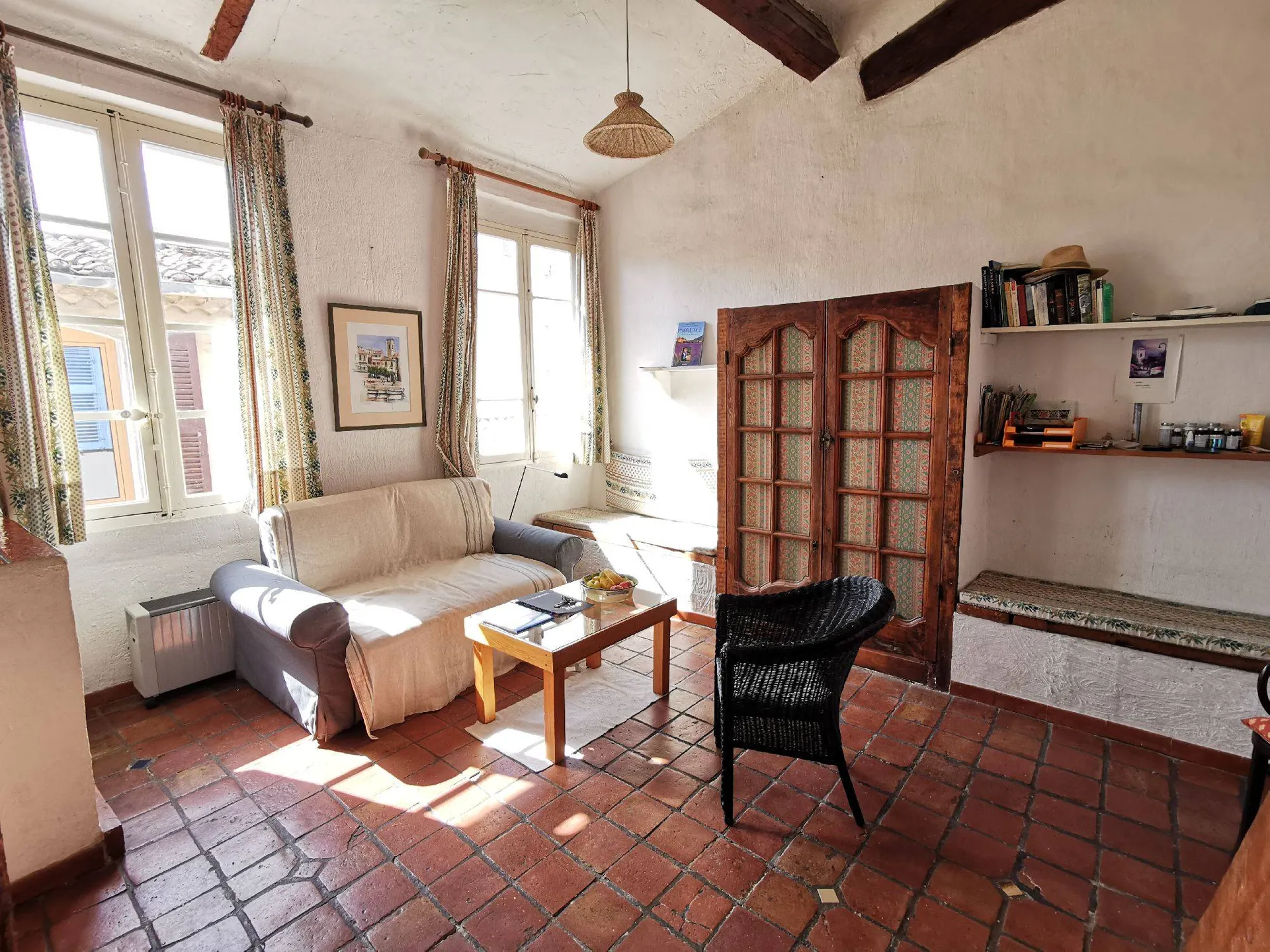 Appartement T1 Cassis au cœur du village en dernier étage avec combles 