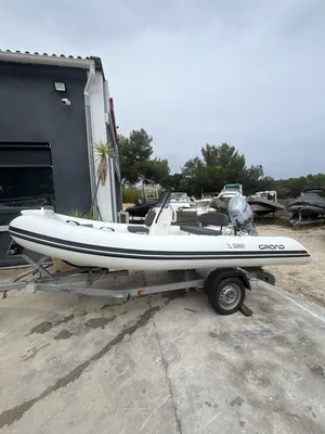 Toni Marine propose un Grand Boats Silver Line S420 d'occasion équipé d'un moteur Honda BF50 disponible à La Londe les Maures près de Hyères