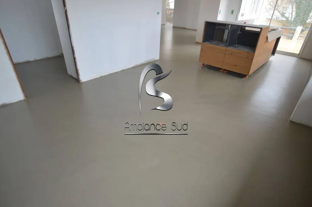 SOL EN BETON CIRE TALOCHE BEIGE A MANOSQUE